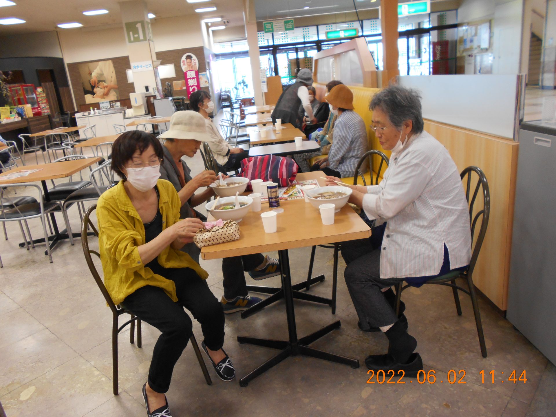 「楽らくばす」昼食